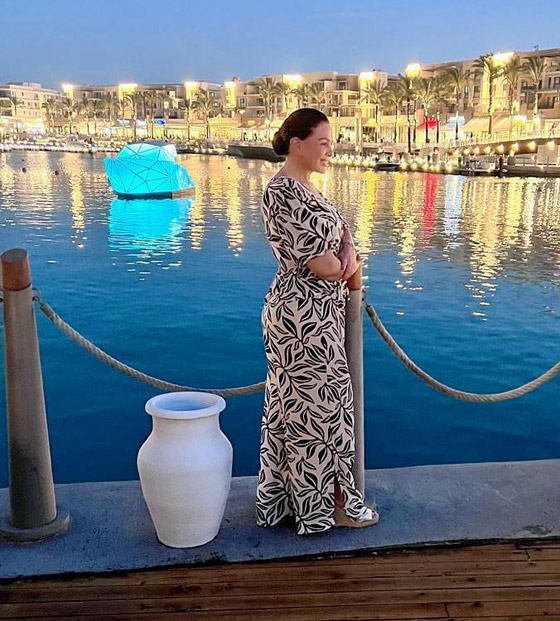 إلهام شاهين وصديقاتها سوزان نجم الدين، إيناس الدغيدي وبوسي شلبي في العيد على الشاطئ صورة رقم 4