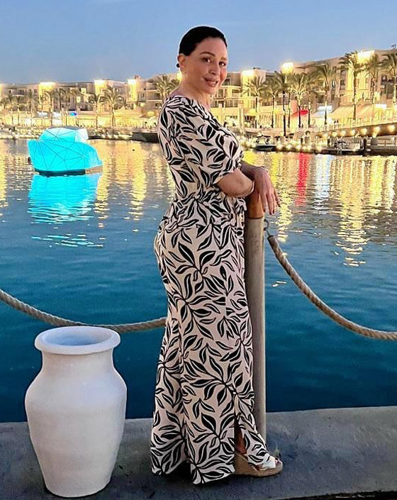 إلهام شاهين وصديقاتها سوزان نجم الدين، إيناس الدغيدي وبوسي شلبي في العيد على الشاطئ صورة رقم 5