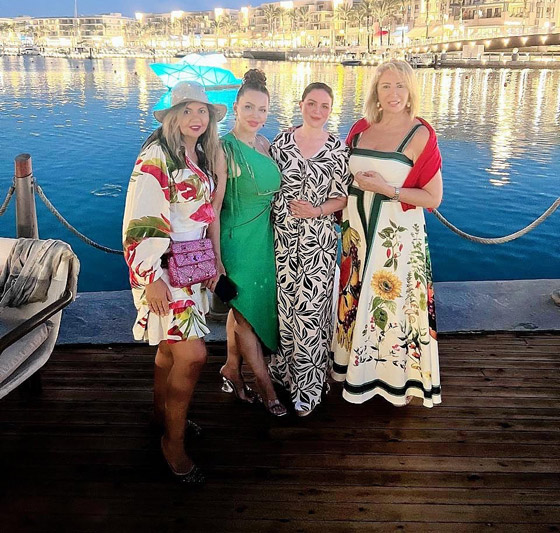 إلهام شاهين وصديقاتها سوزان نجم الدين، إيناس الدغيدي وبوسي شلبي في العيد على الشاطئ صورة رقم 3