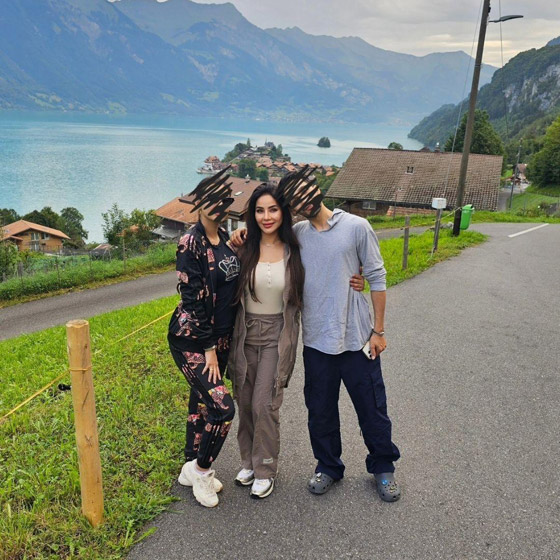 صور مرحة من رحلات نجمات مع أبنائهن وبناتهن: الإجازة أكثر متعة معهم! صورة رقم 5