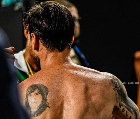 وشم على ظهر النجم ليونيل ميسي يحيّر الجمهور: هل هذه صورة عايدة رياض؟ صورة رقم 2