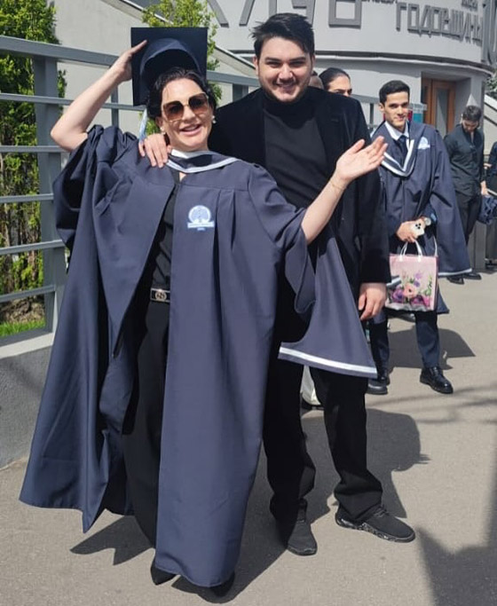 سلاف فواخرجي تحتفل بتخرج ابنها حمزة طبيب في موسكو وتناديه (يا روح الروح).. صورة رقم 7