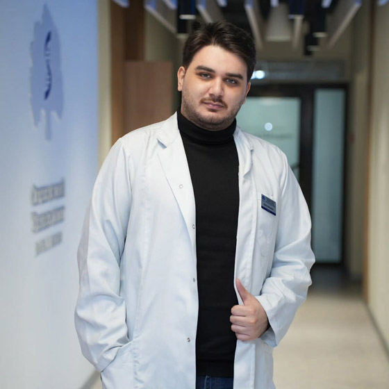 سلاف فواخرجي تحتفل بتخرج ابنها حمزة طبيب في موسكو وتناديه (يا روح الروح).. صورة رقم 6