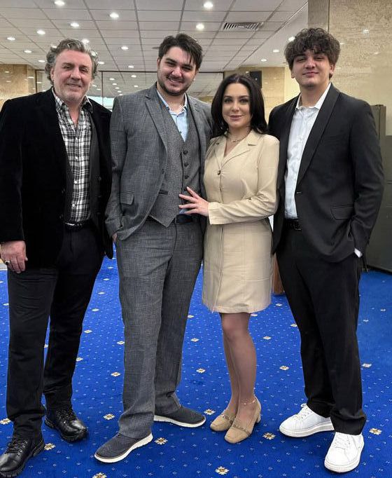 سلاف فواخرجي تحتفل بتخرج ابنها حمزة طبيب في موسكو وتناديه (يا روح الروح).. صورة رقم 2