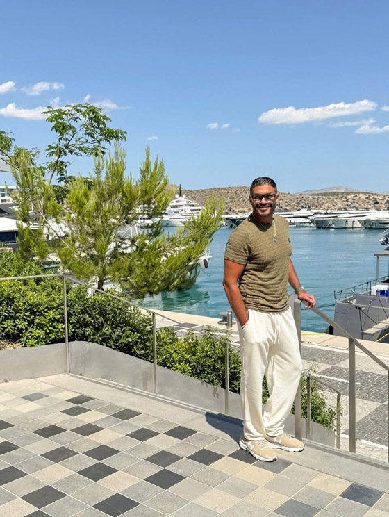 بكاء ولحظات مؤثرة: لقطات نادرة من زفاف الفنان خالد سليم وزوجته خيرية صورة رقم 3