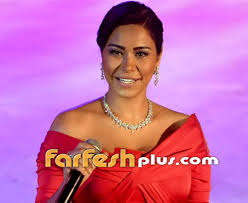 مصمم الأزياء اللبناني نيكولا جبران: أصالة عشرة عمر، إليسا طيبة، وشيرين عبدالوهاب لا تُعوّض..  صورة رقم 3