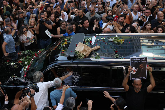 أول ظهور للفنانة فيروز بمراسم تشييع نجلها زياد الرحباني صورة رقم 9