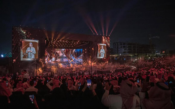 رابح صقر يتعرض لازمة صحية على المسرح.. يغادر بشكل مفاجئ ويقلق جمهوره صورة رقم 4