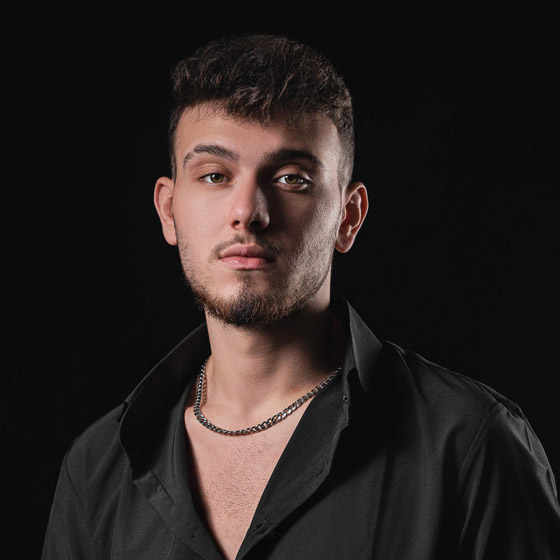 طفلة تنهار بالبكاء من شدة التأثر في حفل الشامي بتونس.. الجمهور ينتقد والشامي يدافع عنها.. صورة رقم 5