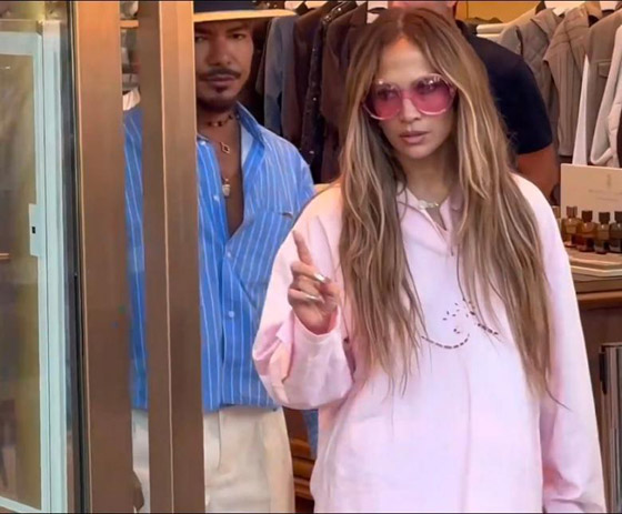 ما سبب منع جينيفر لوبيز من دخول متجر شهير في إسطنبول؟ ردّ فعلها الهادئ مفاجئ! صورة رقم 1