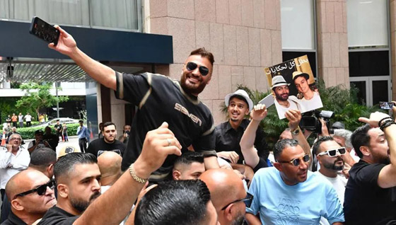 حفل تامر حسني في بيروت: فوضى وتأخير والجمهور يتذمّر (فيديو) صورة رقم 1