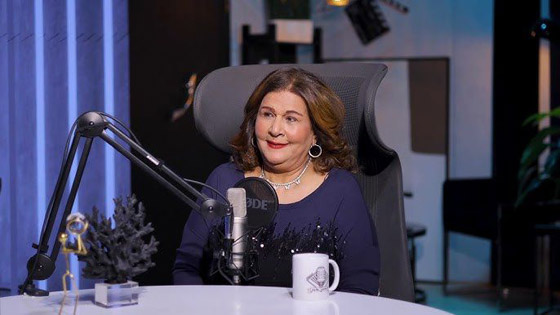 ناقدة فنية عن شيرين عبد الوهاب: صوتها مشروخ، ومدير أعمالها كان بوّاب حارس عمارة! صورة رقم 4