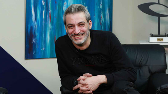 الشاعر أحمد ماضي بتصريحات صادمة: إليسا كبرت على الغناء! ولو أنا تزوجت محجبة سأجعلها تخلع الحجاب! صورة رقم 1