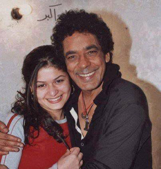 4 نساء بحياة محمد منير: زيجة وحيدة قصيرة، شائعة مع أرملة فنان شهير، هرب من نجلاء بدر وعقد عرفي مزور!! صورة رقم 6