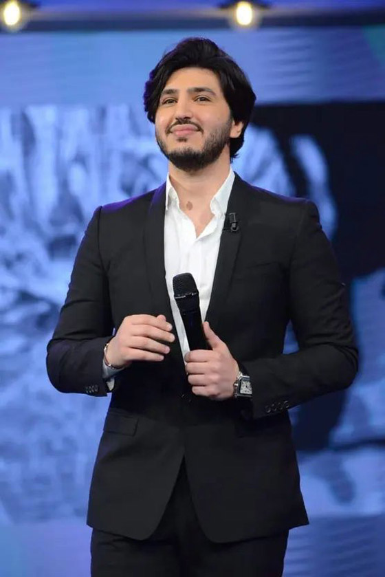 لماذا يرتدي محمد فضل شاكر النظارات السوداء في حفلاته؟ اليكم السر! صورة رقم 4