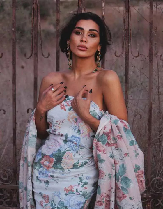 نادين الراسي تثير الاعجاب والتساؤلات: فستان أنيق ورسالة غامضة صورة رقم 6 نادين الراسي تثير الاعجاب والتساؤلات: فستان أنيق ورسالة غامضة صورة رقم 6