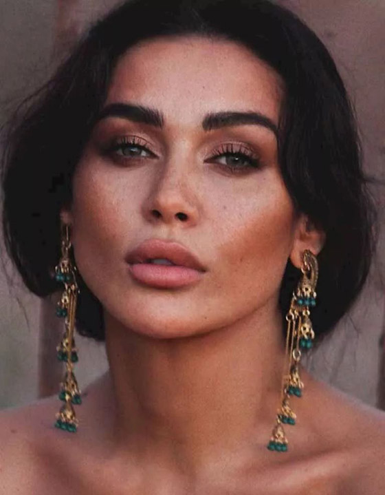 نادين الراسي تثير الاعجاب والتساؤلات: فستان أنيق ورسالة غامضة صورة رقم 5 نادين الراسي تثير الاعجاب والتساؤلات: فستان أنيق ورسالة غامضة صورة رقم 5