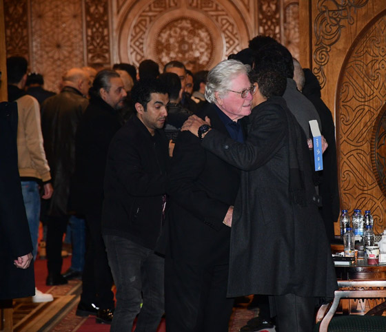 حسين فهمي يستغل ‏مهرجان القاهرة ويبدد المال العام ليسافر بالطائرة درجة أولى ويستأجر اغلى سيارة ويقيم بأفخم فندق! صورة رقم 1