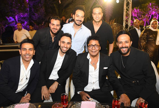محمد منير يحتفل بعقد قران وزفاف ابنة شقيقته (صور) صورة رقم 7