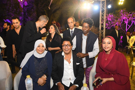محمد منير يحتفل بعقد قران وزفاف ابنة شقيقته (صور) صورة رقم 9