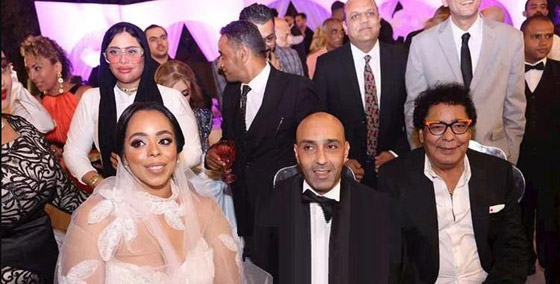 محمد منير يحتفل بعقد قران وزفاف ابنة شقيقته (صور) صورة رقم 12