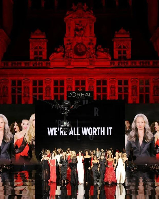 صورة رقم 4 - من ياسمين صبري إلى آيشواريا راي إلى كيندال جينر.. إطلالات النجمات بعرض لوريال باريس صورة رقم 4 - من ياسمين صبري إلى آيشواريا راي إلى كيندال جينر.. إطلالات النجمات بعرض لوريال باريس