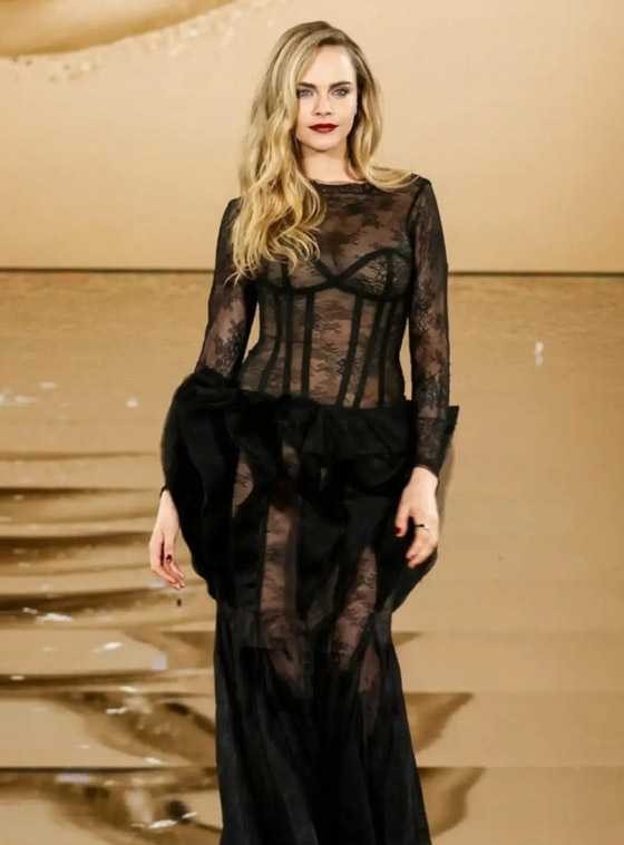 صورة رقم 12 - من ياسمين صبري إلى آيشواريا راي إلى كيندال جينر.. إطلالات النجمات بعرض لوريال باريس صورة رقم 12 - من ياسمين صبري إلى آيشواريا راي إلى كيندال جينر.. إطلالات النجمات بعرض لوريال باريس