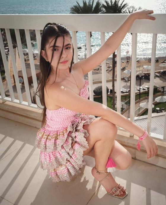 كيف ردّت جيني إسبر على انتقادات طالت ابنتها بسبب صورها؟ وما دخل باكستان وأفغانستان؟ صورة رقم 4