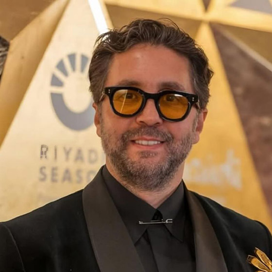 فتاة مصابة بالسرطان تًُفاجَأ بزيارة من الفنان المصري هشام ماجد.. كيف كان رد فعلها؟ صورة رقم 2 فتاة مصابة بالسرطان تًُفاجَأ بزيارة من الفنان المصري هشام ماجد.. كيف كان رد فعلها؟ صورة رقم 2