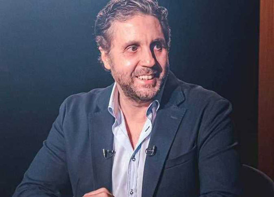 فتاة مصابة بالسرطان تًُفاجَأ بزيارة من الفنان المصري هشام ماجد.. كيف كان رد فعلها؟ صورة رقم 4 فتاة مصابة بالسرطان تًُفاجَأ بزيارة من الفنان المصري هشام ماجد.. كيف كان رد فعلها؟ صورة رقم 4