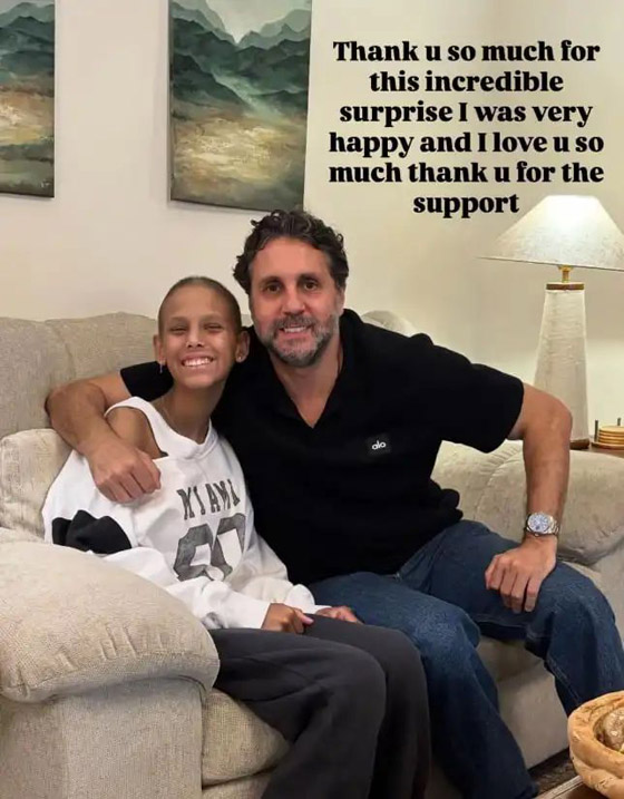 فتاة مصابة بالسرطان تًُفاجَأ بزيارة من الفنان المصري هشام ماجد.. كيف كان رد فعلها؟ صورة رقم 1 فتاة مصابة بالسرطان تًُفاجَأ بزيارة من الفنان المصري هشام ماجد.. كيف كان رد فعلها؟ صورة رقم 1