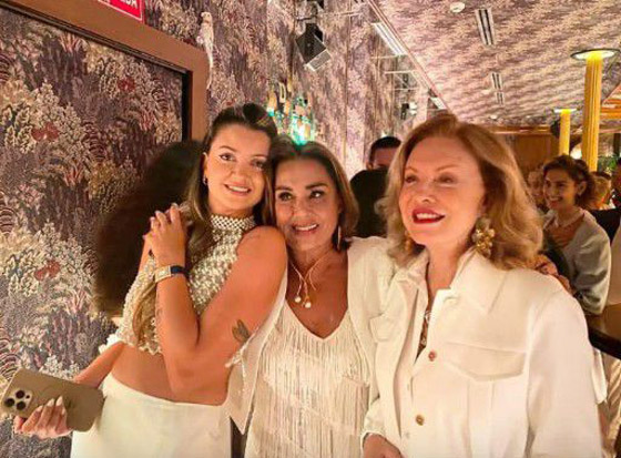 وليد توفيق يغني لإبنته من جورجينا رزق ليلة زفافها في إسبانيا.. لن تصدقوا كم تشبه والدتها ملكة جمال الكون! صورة رقم 5 وليد توفيق يغني لإبنته من جورجينا رزق ليلة زفافها في إسبانيا.. لن تصدقوا كم تشبه والدتها ملكة جمال الكون! صورة رقم 5