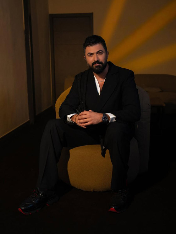 سيف نبيل يطمئن الجمهور بعد احتراق وجهه على المسرح صورة رقم 2 سيف نبيل يطمئن الجمهور بعد احتراق وجهه على المسرح صورة رقم 2