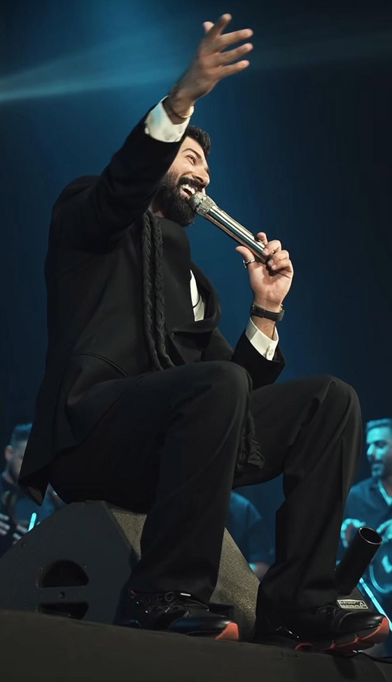 سيف نبيل يطمئن الجمهور بعد احتراق وجهه على المسرح صورة رقم 5 سيف نبيل يطمئن الجمهور بعد احتراق وجهه على المسرح صورة رقم 5