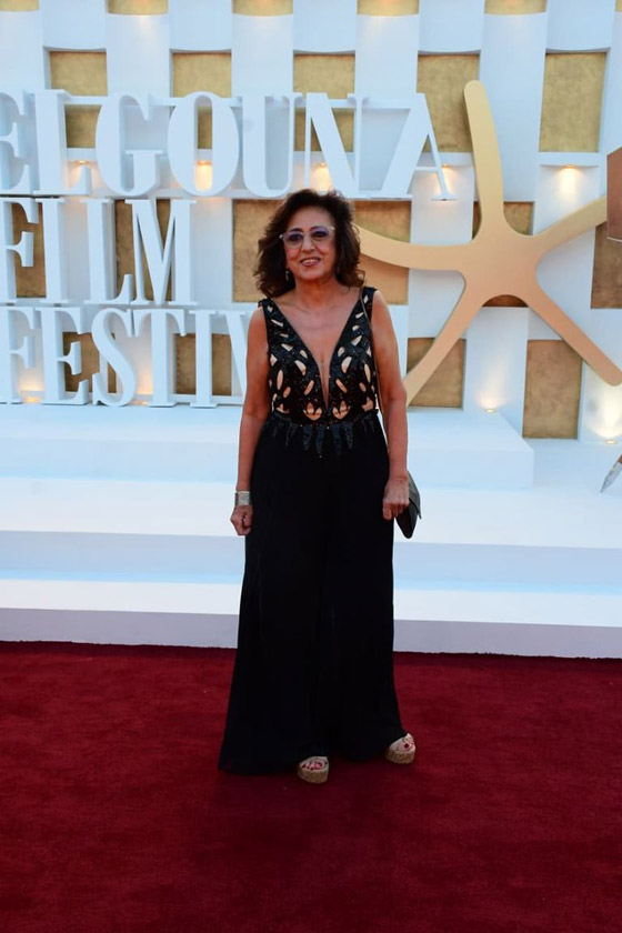 إطلالات جريئة للنجوم تشعل السجادة الحمراء في حفل افتتاح مهرجان الجونة.. صورة رقم 6 إطلالات جريئة للنجوم تشعل السجادة الحمراء في حفل افتتاح مهرجان الجونة.. صورة رقم 6