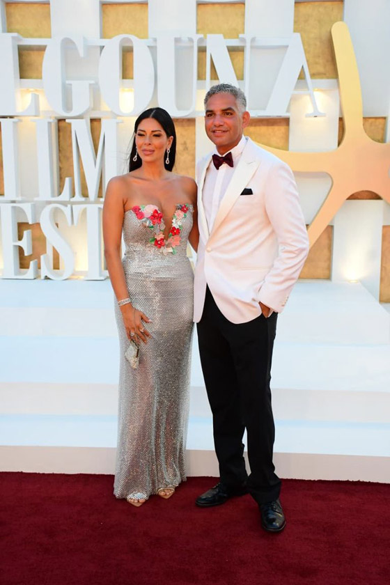 إطلالات جريئة للنجوم تشعل السجادة الحمراء في حفل افتتاح مهرجان الجونة.. صورة رقم 9 إطلالات جريئة للنجوم تشعل السجادة الحمراء في حفل افتتاح مهرجان الجونة.. صورة رقم 9