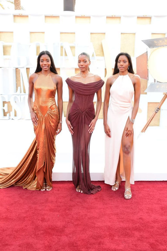 إطلالات جريئة للنجوم تشعل السجادة الحمراء في حفل افتتاح مهرجان الجونة.. صورة رقم 10 إطلالات جريئة للنجوم تشعل السجادة الحمراء في حفل افتتاح مهرجان الجونة.. صورة رقم 10