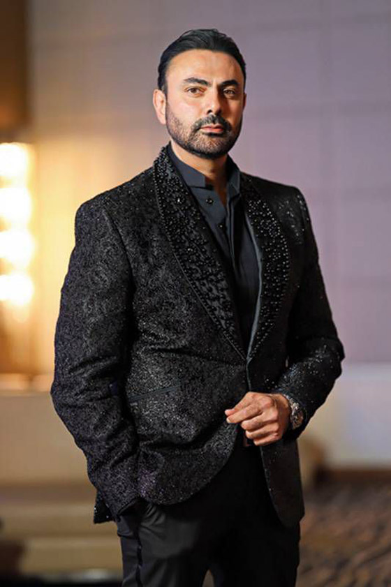  8 مشاهير بدأوا حياتهم كأطباء منهم كريم فهمي (دكتور أسنان)، عزت أبو عوف (نساء وتوليد) وباسم يوسف صورة رقم 6