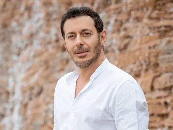  8 مشاهير بدأوا حياتهم كأطباء منهم كريم فهمي (دكتور أسنان)، عزت أبو عوف (نساء وتوليد) وباسم يوسف صورة رقم 9