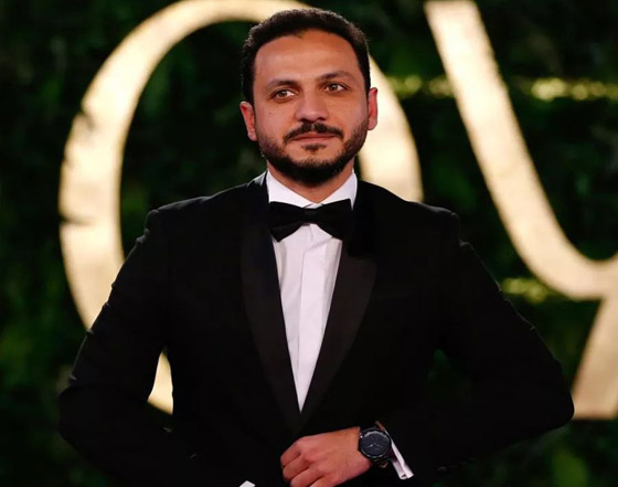  8 مشاهير بدأوا حياتهم كأطباء منهم كريم فهمي (دكتور أسنان)، عزت أبو عوف (نساء وتوليد) وباسم يوسف صورة رقم 16