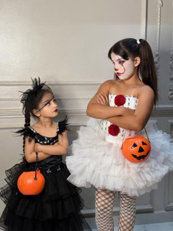 ابنتا دنيا بطمة (غزل وليلى روز) تخطفان الأنظار بملابس تنكرية من اجواء الهالوين صورة رقم 2