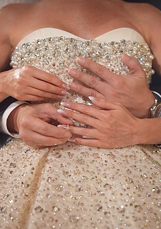 هيا كرزون شقيقة ديانا كرزون بإطلالة ملكية في حفل زفافها على رجل الأعمال عمر الكيكي صورة رقم 4 هيا كرزون شقيقة ديانا كرزون بإطلالة ملكية في حفل زفافها على رجل الأعمال عمر الكيكي صورة رقم 4