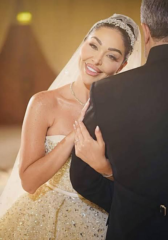 هيا كرزون شقيقة ديانا كرزون بإطلالة ملكية في حفل زفافها على رجل الأعمال عمر الكيكي صورة رقم 3 هيا كرزون شقيقة ديانا كرزون بإطلالة ملكية في حفل زفافها على رجل الأعمال عمر الكيكي صورة رقم 3