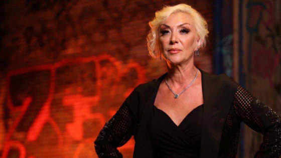 تفاصيل صادمة عن جريمة قتل المغنية التركية غوللو: ابنتها هي المتهمة الرئيسية وألقتها من الشرفة! صورة رقم 4