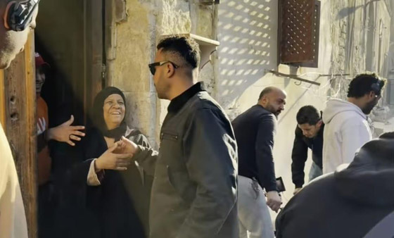 مسلسلات رمضان 2026: محمد إمام يفاجئ عائلة مصرية ويزورهم أثناء تصوير الكينج: كانوا مصممين اتغدى عندهم! صورة رقم 5 مسلسلات رمضان 2026: محمد إمام يفاجئ عائلة مصرية ويزورهم أثناء تصوير الكينج: كانوا مصممين اتغدى عندهم! صورة رقم 5