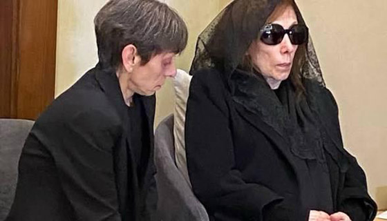 فيروز وابنتها ريما تتقبلان العزاء بنجلها هَلي.. الابن الثالث الذي تفقده فيروز بعد رحيل زياد وليال! صورة رقم 1 فيروز وابنتها ريما تتقبلان العزاء بنجلها هَلي.. الابن الثالث الذي تفقده فيروز بعد رحيل زياد وليال! صورة رقم 1