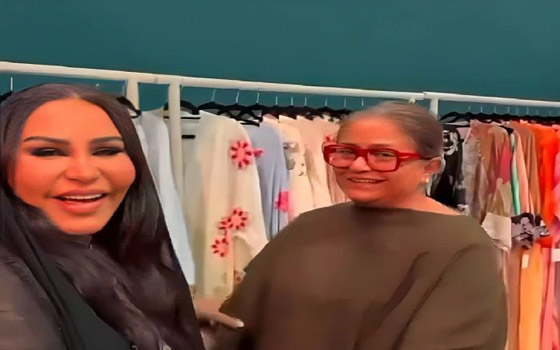 شابة هندية تُفاجئ أحلام وتغني معها (مدري ليش ازعل عليك) وتقول: تعلمت العربية من اجلك! صورة رقم 1 شابة هندية تُفاجئ أحلام وتغني معها (مدري ليش ازعل عليك) وتقول: تعلمت العربية من اجلك! صورة رقم 1