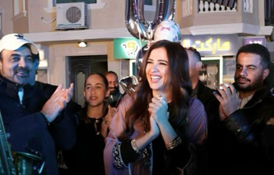 مسلسلات رمضان 2026: رقص ياسمين عبد العزيز في عيد ميلادها مع عمرو محمود ياسين وطاقم مسلسل ( وننسى اللي كان) صورة رقم 1 مسلسلات رمضان 2026: رقص ياسمين عبد العزيز في عيد ميلادها مع عمرو محمود ياسين وطاقم مسلسل ( وننسى اللي كان) صورة رقم 1