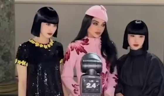 هيفاء وهبي ترقص مع معجبات آسيويات بموقف طريف: فاجأنها بغناء (بدنا نروق)! صورة رقم 2 هيفاء وهبي ترقص مع معجبات آسيويات بموقف طريف: فاجأنها بغناء (بدنا نروق)! صورة رقم 2