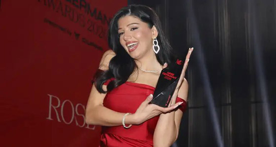 حسناء من أصول سورية تفوز بتاج ملكة جمال ألمانيا 2026 ومتنافستان محجبتان تصلان للنهائيات صورة رقم 4